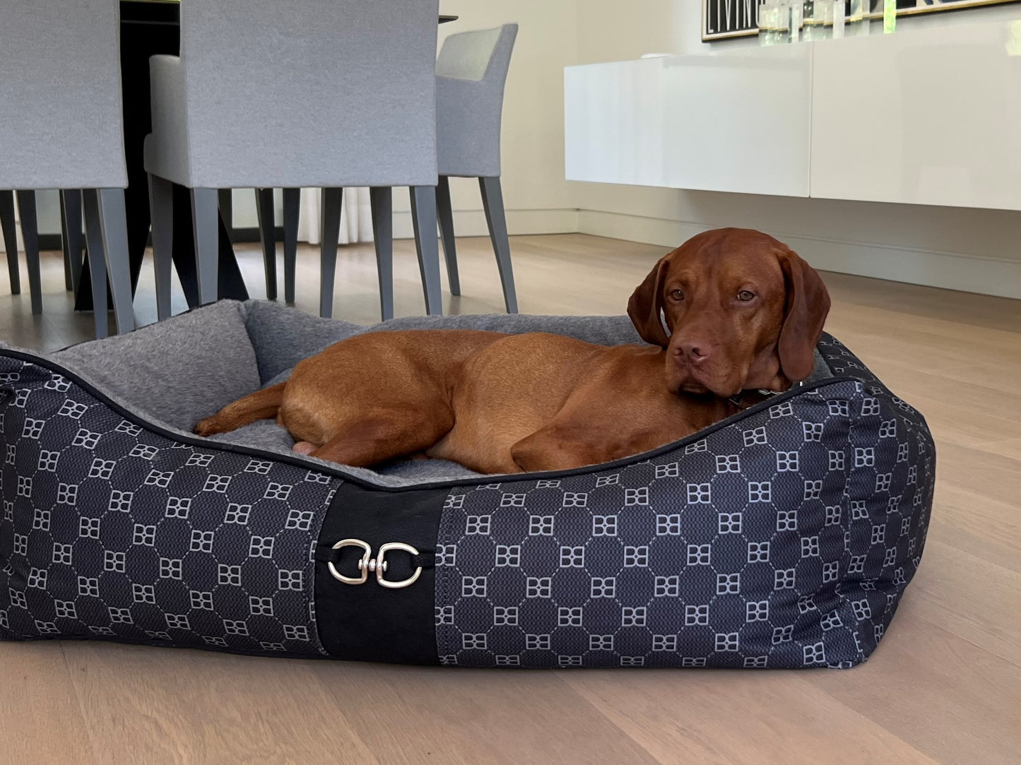 Signature Scoop Dog Bed